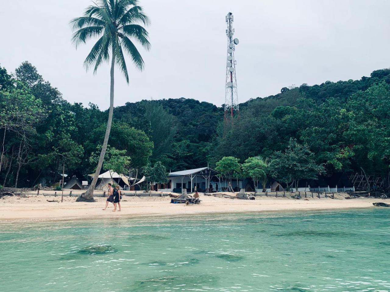 Отель Juita Glamping Perhentian Island Кампунг-Куала-Бесут Экстерьер фото