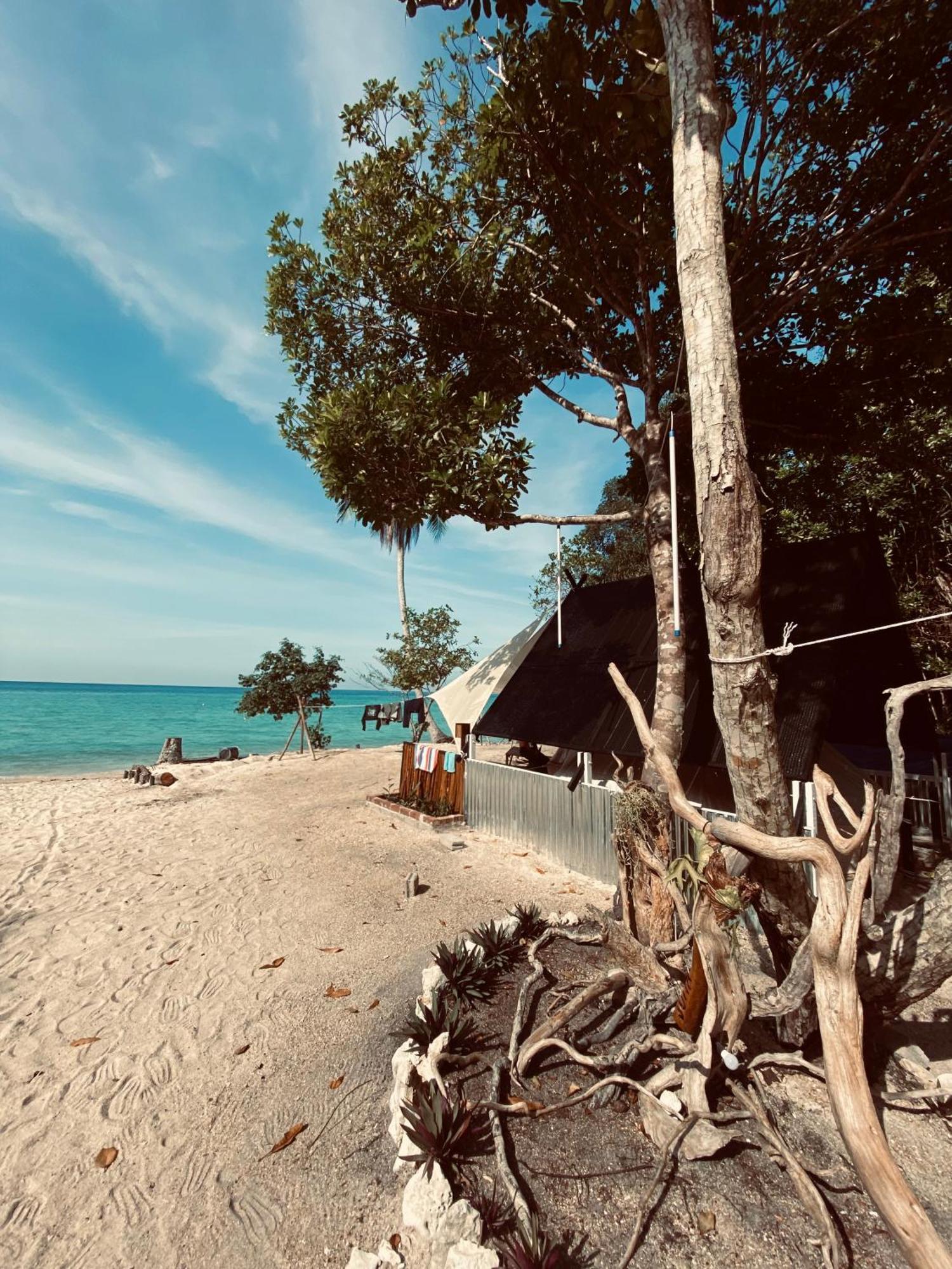 Отель Juita Glamping Perhentian Island Кампунг-Куала-Бесут Экстерьер фото